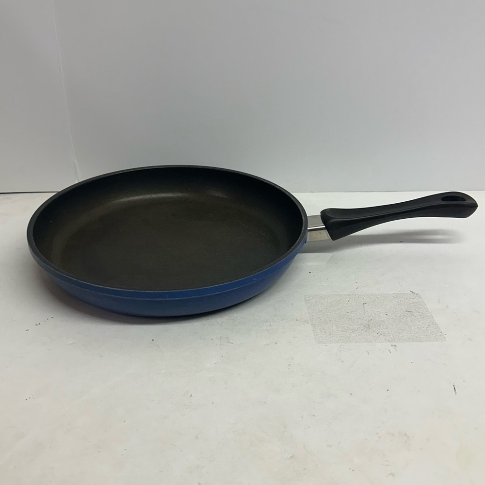 Blue Berndes Skillet Fry Pan Non-Stick Made In Germany Black Handle 2.6 pounds
